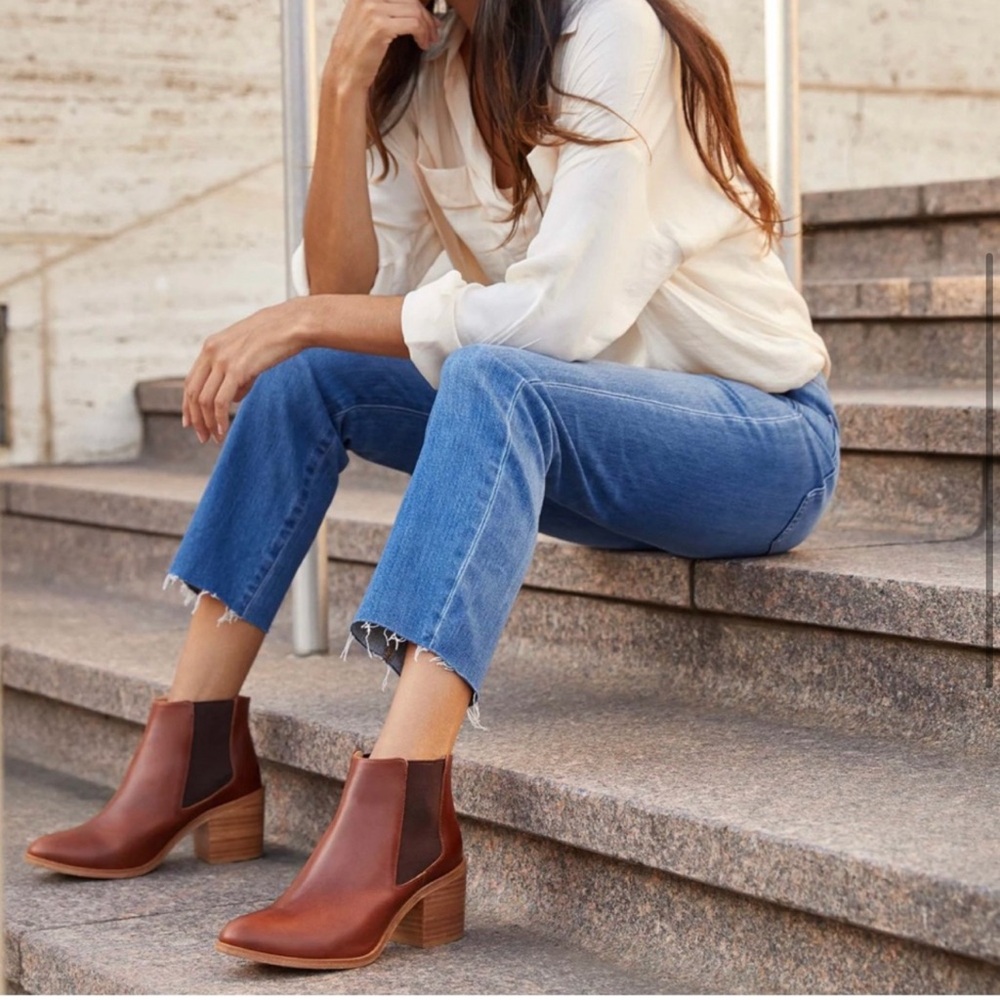 Nisolo Heeled Chelsea Boot - Burgundy size 7